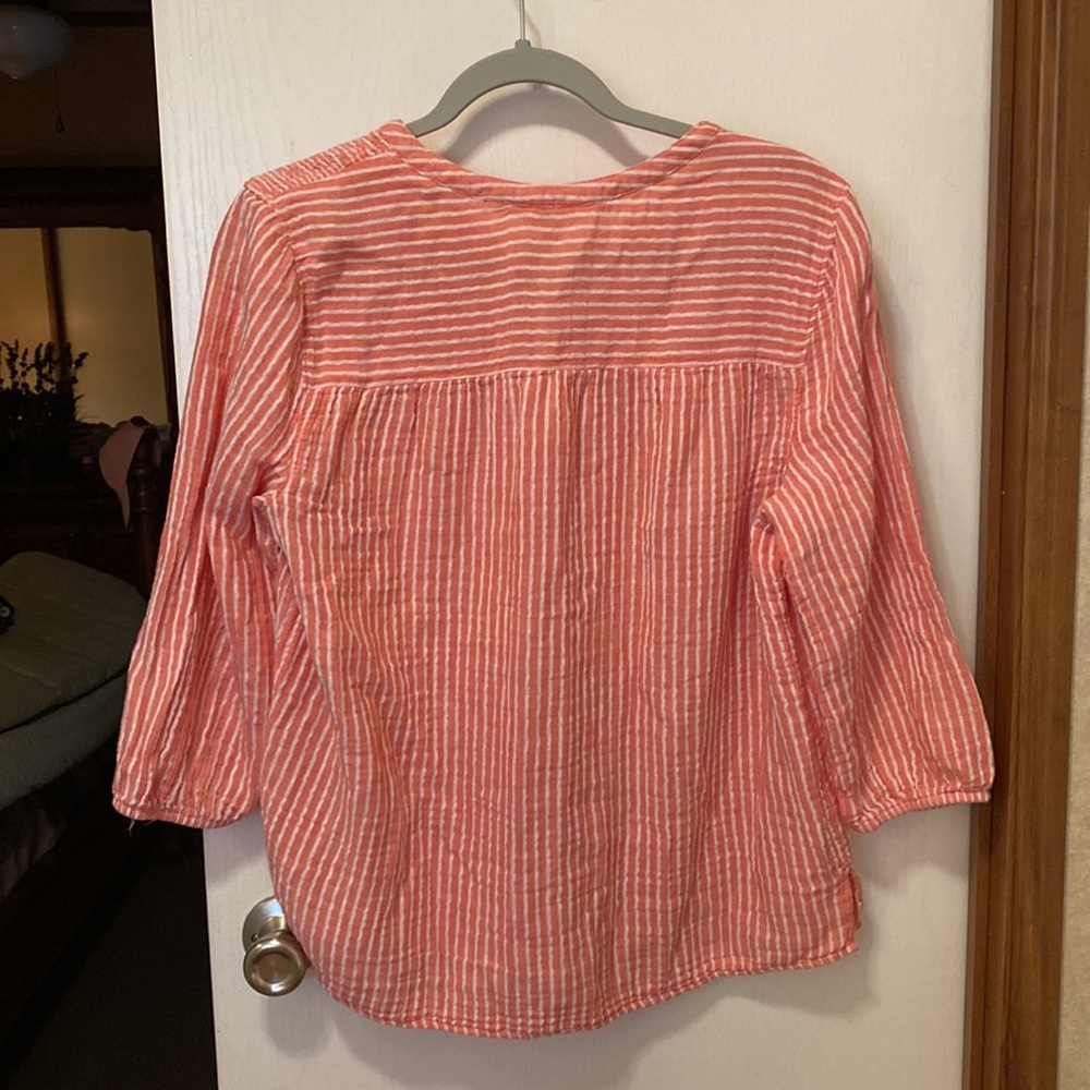 Top - Picture 2 of 3